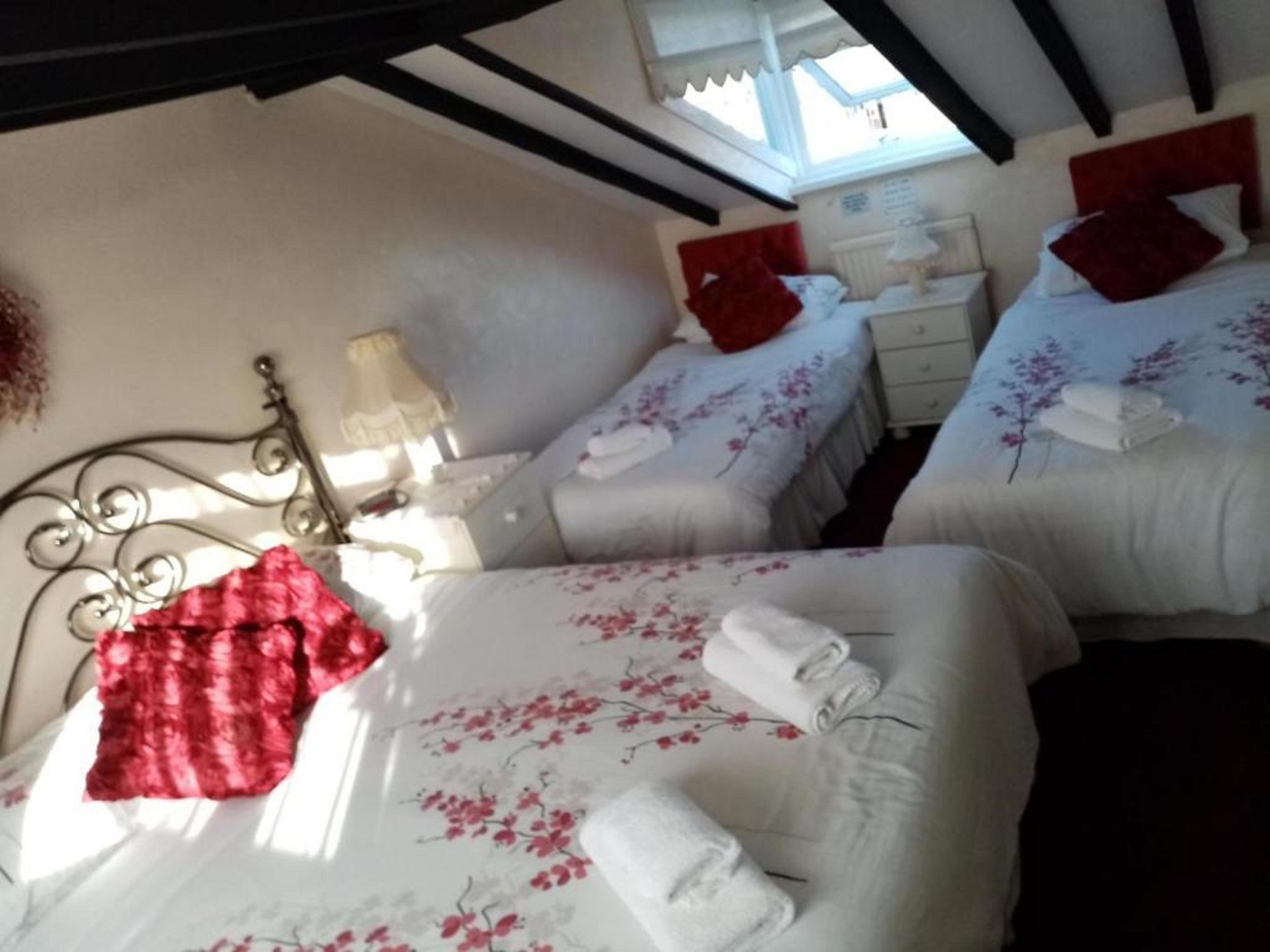 Hotel Fjaerland 2*