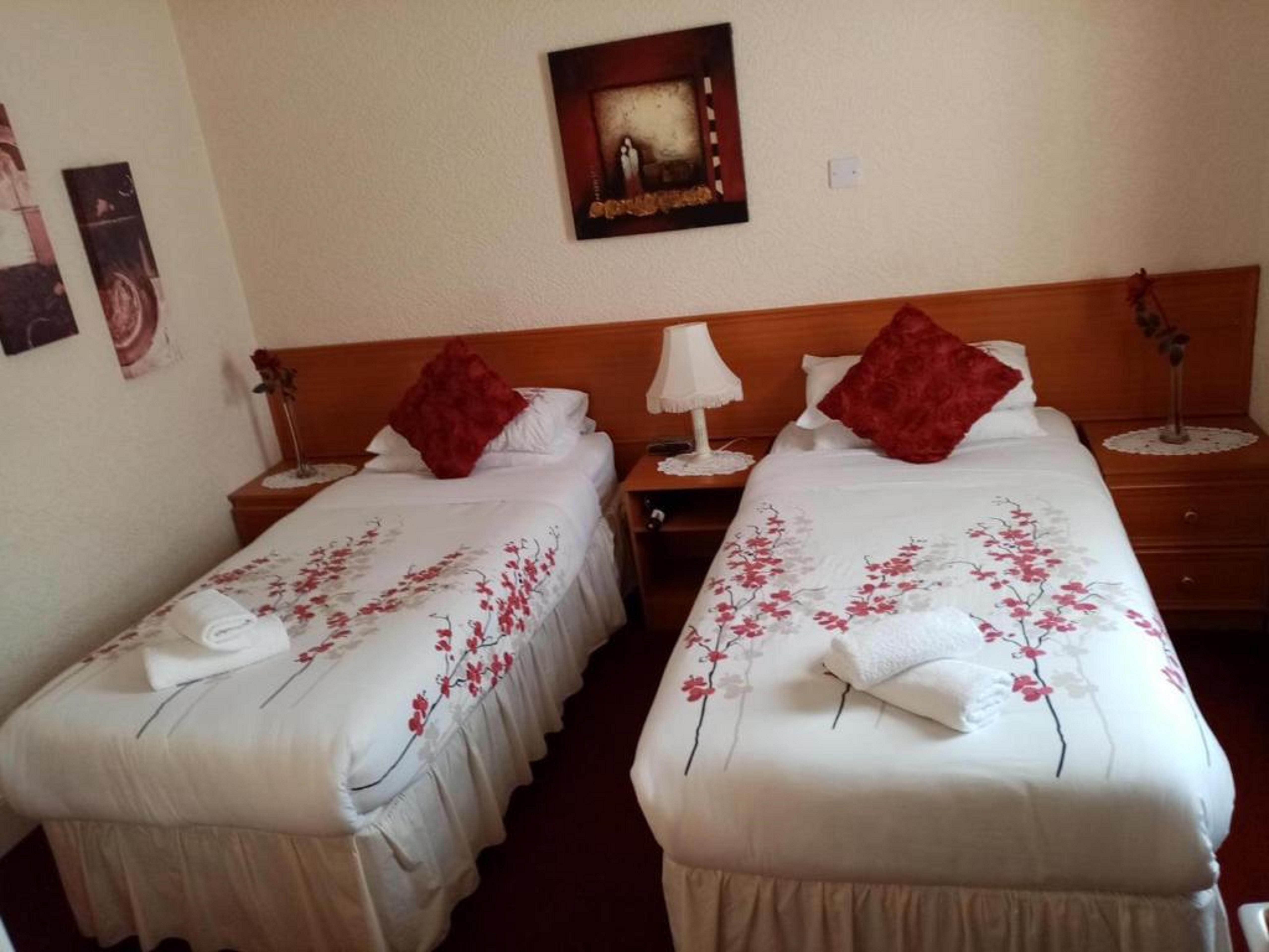 Hotel Fjaerland 2*