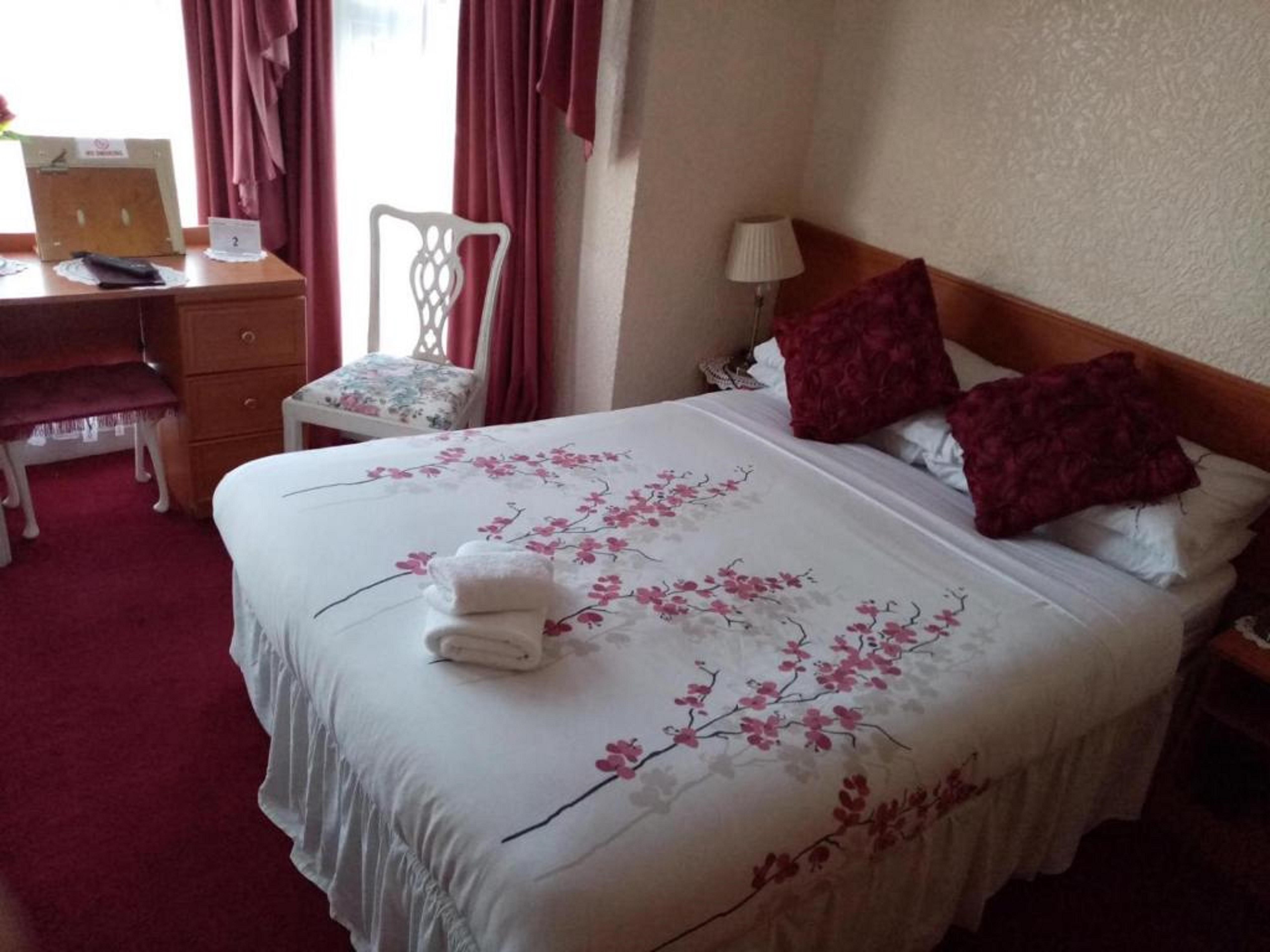 Hotel Fjaerland 2*